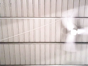 草台班子下工地在临时搭建的板房里表演不少农民工兄弟光顾