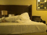 康先生与91网友大屌3P很装逼的学院女生啪啪前还要看会书前置镜头