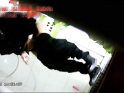 重金新购豪门女厕偷拍系列制服美眉用验孕棒反复检测自己的尿液