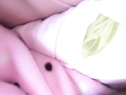 太拼了 剖腹产95后漂亮小辣妈为了赚点奶粉钱居家带着孩子露脸直播啪啪啪 BB还挺粉嫩的