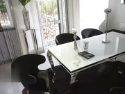 在惊喜会议中敲打娇小的荡妇淫穴大鸡巴暴插