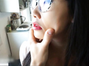 華裔美女秘書公司辦公室被大屌洋老外上司潛規則啪啪 掰開騷穴直插幹得尖叫聲不斷 720P高清原版