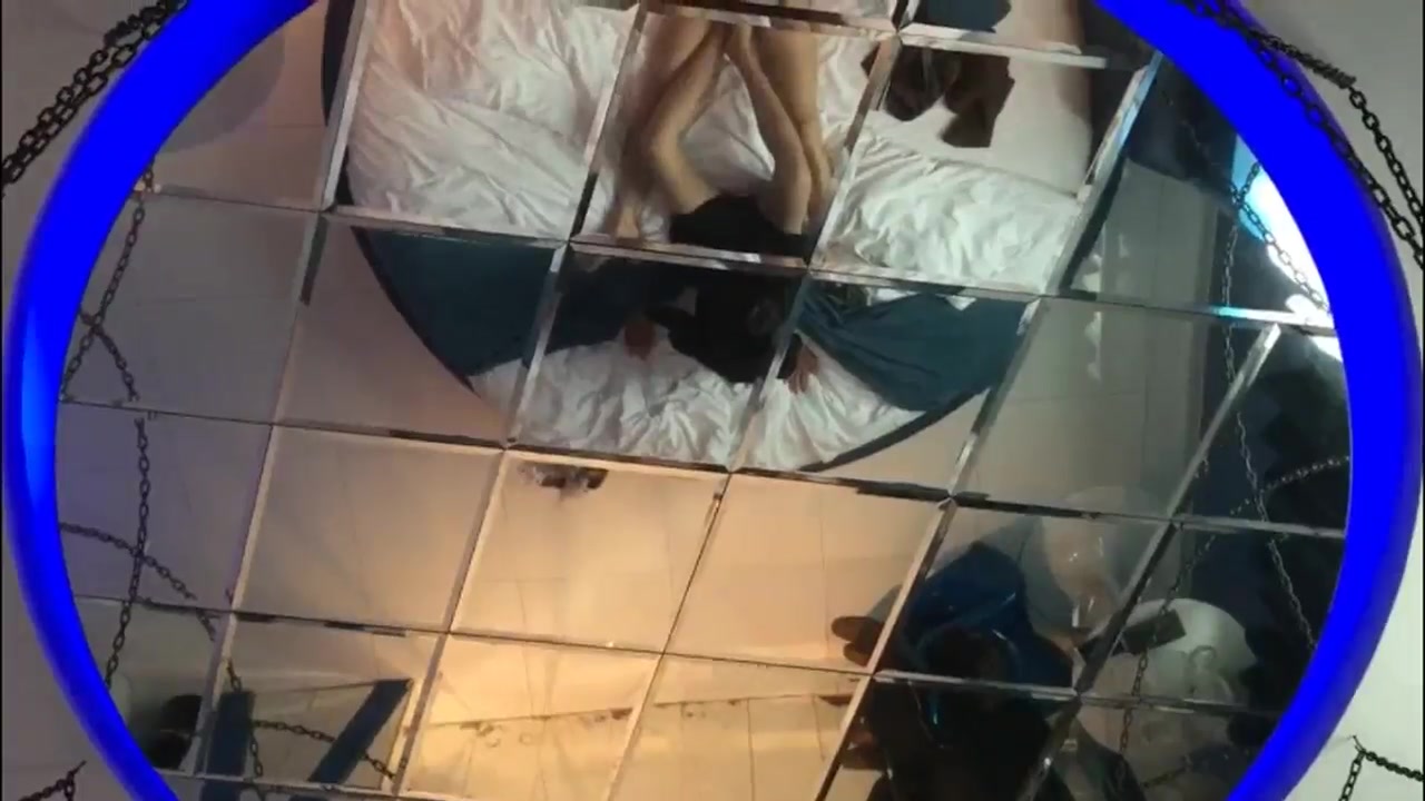 普通话对白，丝袜诱惑，和下面一摸就出水的师妹酒店开房啪啪