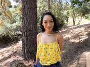 可爱的少女莎拉·蕾丝在她的第一次色情选角中操弄了她的两个洞