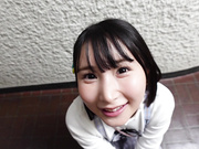 [SUJI-229] おじさん、今何してるの？暇なの？わたしと遊ぼっニコッ笑顔で突然話かけてきた女の子に誘われて…かな 由良かな - 1of5