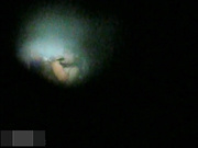 精品推薦 冒死爬上屋頂拍攝出租屋裏剛入住的大學生美女 雪白肌膚堅挺美乳絕對誘惑 足足拍了半個小時～720P高清