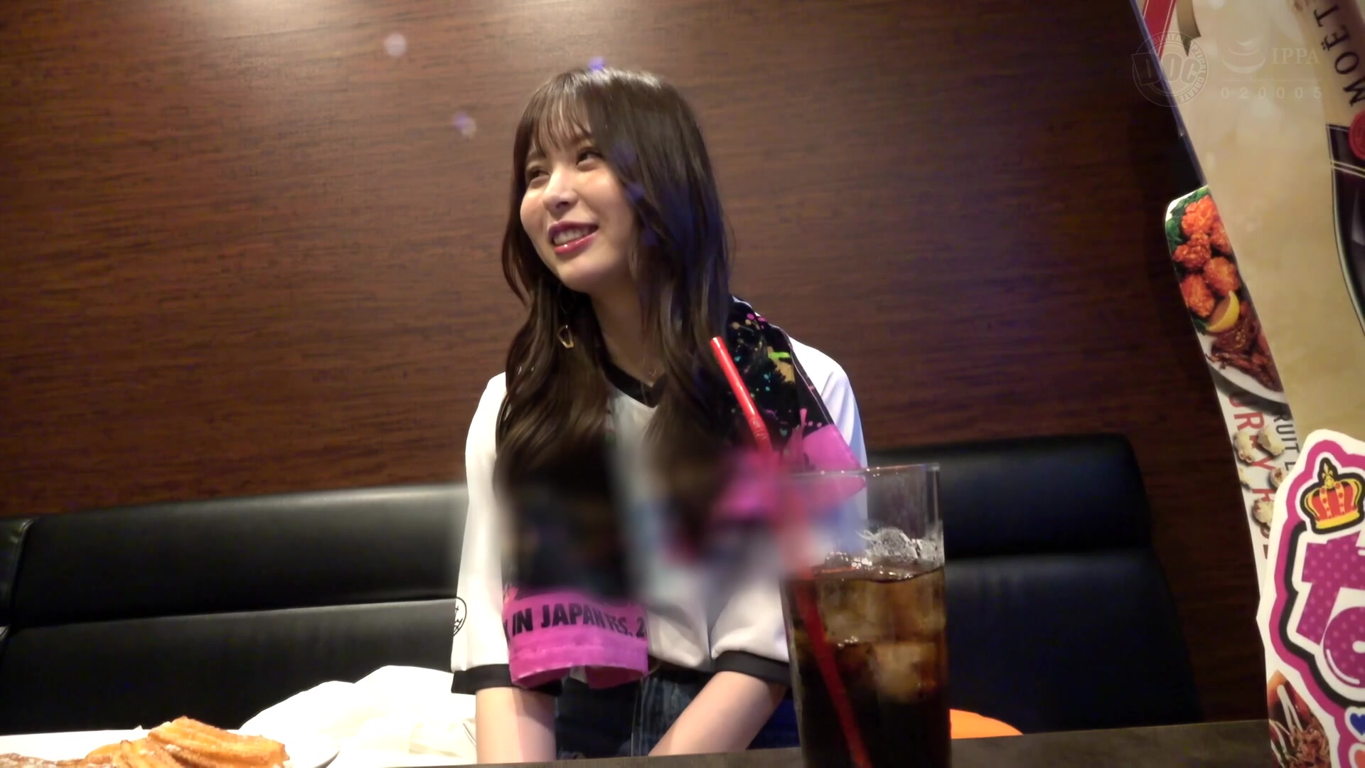 [MAAN-1021] 隠れ痴女なオタク女子 フェスでヤレるって本当？！アイドルより可愛い圧倒的美少女ゲット！高橋ほなみ - 1of5