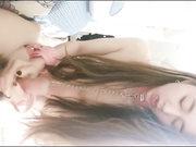 【雲盤不慎泄密】顏值酷似某著名女星X歐的女神級性感美女與男友瘋狂啪啪調教自拍 玩著遊戲趴桌子下面吃雞巴 帶上鏈子沙發上幹 國語高清