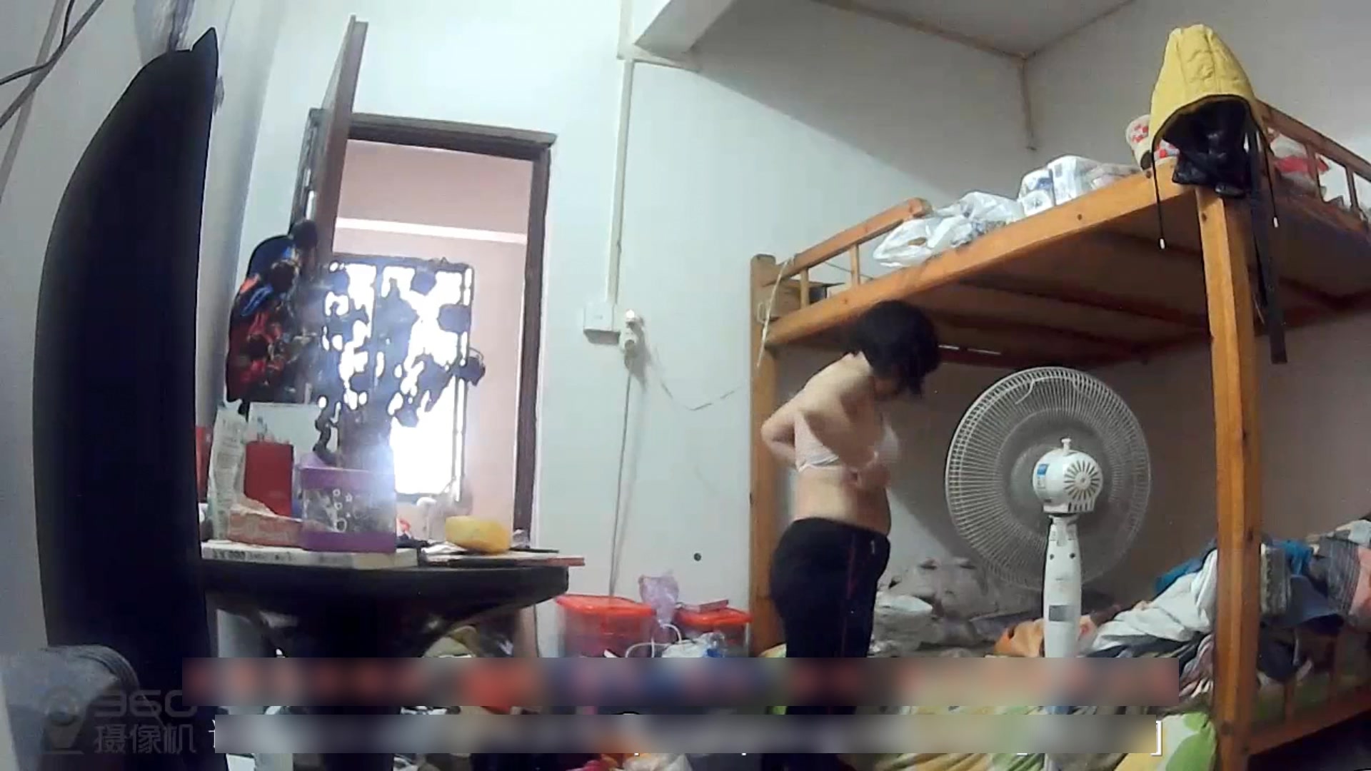 居家攝像頭破解拍攝到的小夫妻日常過性愛生活 客廳裏多種體位玩弄爽的欲仙欲死～1080P高清