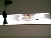 高清廁拍之街頭尾隨美女進入公共女廁拍攝 貌似騎踏板車的妹子察覺到被人拍了心情很郁悶～1080P高清