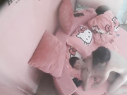 主題酒店情趣房拍攝到的壹對熱戀大學生情侶開房愛愛 大雞巴插一下叫一下很有節奏感足足幹了20多分鐘各種體位玩遍了 露臉高清