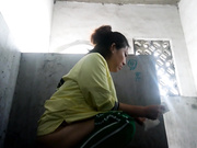 某縣城開放式公共旱廁拍攝到的各式美女少婦如廁 雪白大屁股看得讓人欲火焚身 1080P原版高清