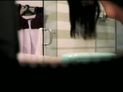 精品推薦 房東浴室偷放針孔攝像頭拍攝女租戶兩個顏值和身材不錯年輕美眉洗澡 露臉高清