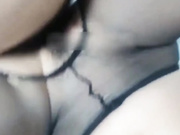 淫乱家庭：爸爸开着视频聊天看着妈妈被儿子干，不料翻车小心内射，还和老爸视频！~1