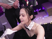 FNS-129 顔射されても常に笑顔で神対応するピンサロバニーの追撃フェラチオ 吉高寧々 - 5of5