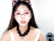 颜值不错的学妹情趣诱惑，全程露脸大秀直播，淫声荡语互动撩骚揉奶玩逼，跳蛋小道具一起玩弄骚穴，呻吟可射