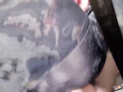 专搞年轻少妇大神kanekasuze，强拽白皙丰满漂亮少妇回她房间里操，她老公好久没满足她，水非常多，抗拒又享受