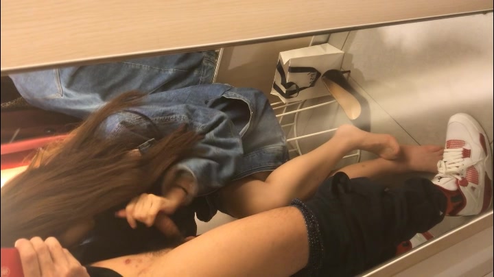 【云盘高质露脸泄密】，美院拜金，高颜值小姐姐，沦为富家少爷性宠，户外野战，黑丝啪啪，商场换衣间性爱