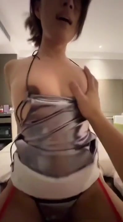 极品大骚货，你别插那么深啊！我要是叫出来，整个小区都听到了！
