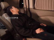 女孩与色欲狼友 野外激情狂热泄欲