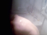 偷拍隔壁阿姨洗澡又被扣屄