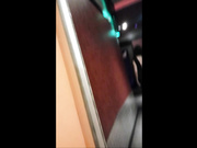 商场尾随几个时尚美女进女厕偷拍重量级胖哥在外面望风