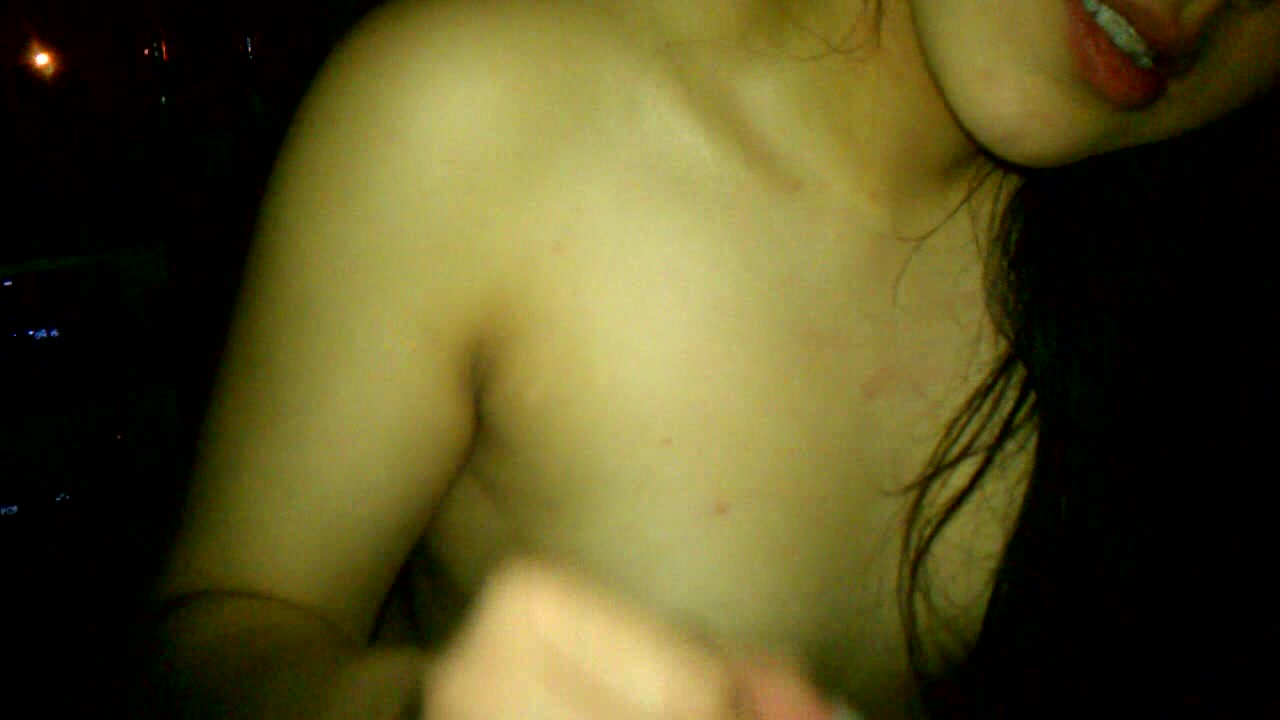 超美嫩妹口爆大屌男友 表情很投入