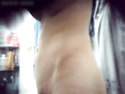 针孔偷拍合租美女洗澡