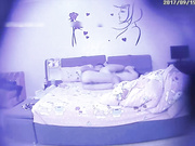 主题酒店玫瑰房偷拍-丰满漂亮的90后小三和中年情人正缠绵时突然接到男友电话,2人速战速决后妹子还拍着屁股求操!