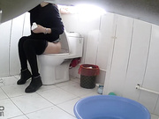 屌丝房东真聪明为了偷拍女房客嘘嘘居然把360摄像头放洗手盆下面角度刚刚好