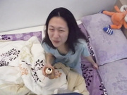 女友白嫩漂亮的合租女闺蜜失恋后自己在家喝多了扯掉我的短裤就舔鸡巴,实在受不了没一会就口爆了!国语对白!