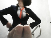 厕所偷拍短发气质OL