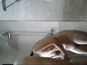 东北逃课系列之约学校舞蹈系美女酒店性爱,长得确实漂亮,床上操完后不过瘾,在卫生间洗澡时又口爆！国语对白！