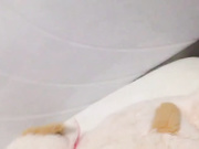 终于搞定了在附近幼儿园上班当幼师的气质女邻居,身材修长性感,主动要求自拍说：喜欢看你操我,要操20分钟,操死我！