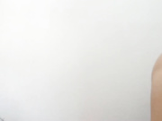 伪装摄像头偷拍妹子洗完澡回来光溜溜换衣服