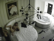 精品酒店豪华套房偷拍有点逗逼的情侣女的特别骚阴毛茂盛自己都忍不住时不时摸逼闻骚味