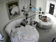 豪华浴缸房偷拍-中年胖男约了位身材样貌很不错的大学美女啪啪,有点爱不释手床上操完又到浴缸干,连续搞了3次!