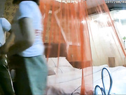 复古风装修公司小美女妹纸与男同事以外出谈业务为由开房打炮开始美女装矜持一会拿起J8开吃啪啪啪呻吟娇喘