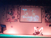 乡村小县城夜总会艳舞团裸舞秀身材还不错的马尾辫舞女各种挑逗看这身手还有两下子1080P超清