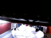 特色酒店白色圆床偷拍名牌包包的白嫩妹子被情郎骑着后人爆插