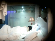 特色酒店TP顾不上吃饭的年轻小情侣带着撸串啤酒来嗨皮干完匆匆吃几口歇会继续再干