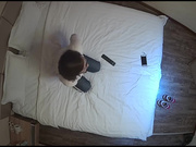 气质美少妇开好房间等情人来私会男的刚进屋就掏出一把套套上去就开操