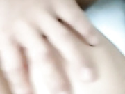 样子清纯小美女公园勾搭农民工大哥到民工宿舍玩大哥舔逼的样子好饥渴啊居然帮妹子洗脚