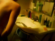 高颜值空姐和男友洗澡时忍不住把J8吃硬 站位后入内射 呻吟诱人