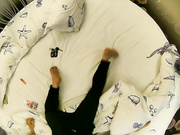 主题房俯拍大金链子小手表土豪哥性欲旺盛与阴毛茂密身材不错妹子歇歇干干共打了5炮体格不行真受不了