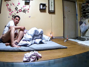 家用网络摄像头被黑TP金链子中年大叔地板玩操媳妇捅几下看会电视换个姿势继续干内射宠物狗观战