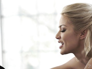 在美色的诱惑下只能臣服