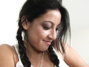 把继父的大黑屌伺候爽了的骚女儿