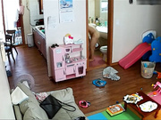 家庭摄像头破解TP有孩子的居家少妇光着腚客厅溜达洗完澡全裸出浴还扒开阴毛浓密的逼检查一下