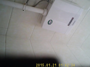 国内牛人潜入某大厦女厕偷窥绑带凉鞋妹子尿尿小阴唇张开真好看